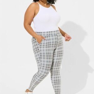 Torrid Gray Plaid Premium Leggings Size 3 NWT